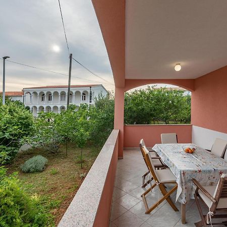 Lovely Apartment In Vir With Kitchen Exterior photo